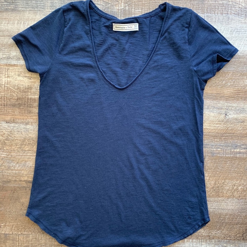 A&F WMNs M Blue Essentials V-Neck Shirt Sleeve Top